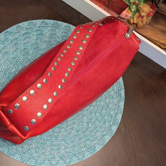 O1 MAURIZIO TAIUTI Red Studded Leather Shoulder Bag - Picture 5 of 11